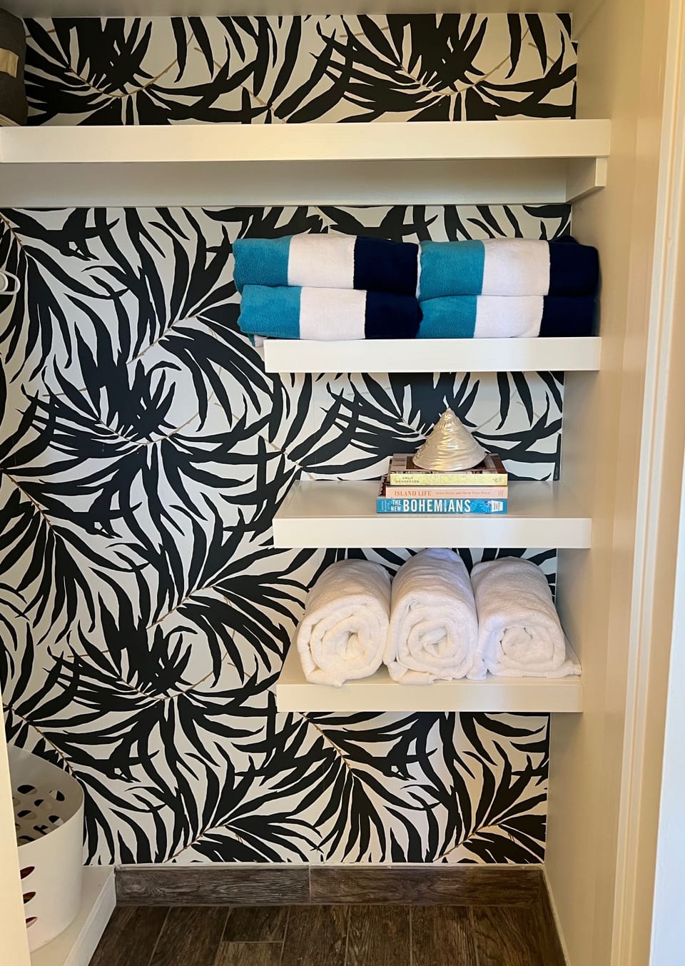 Beach and bath towels provided