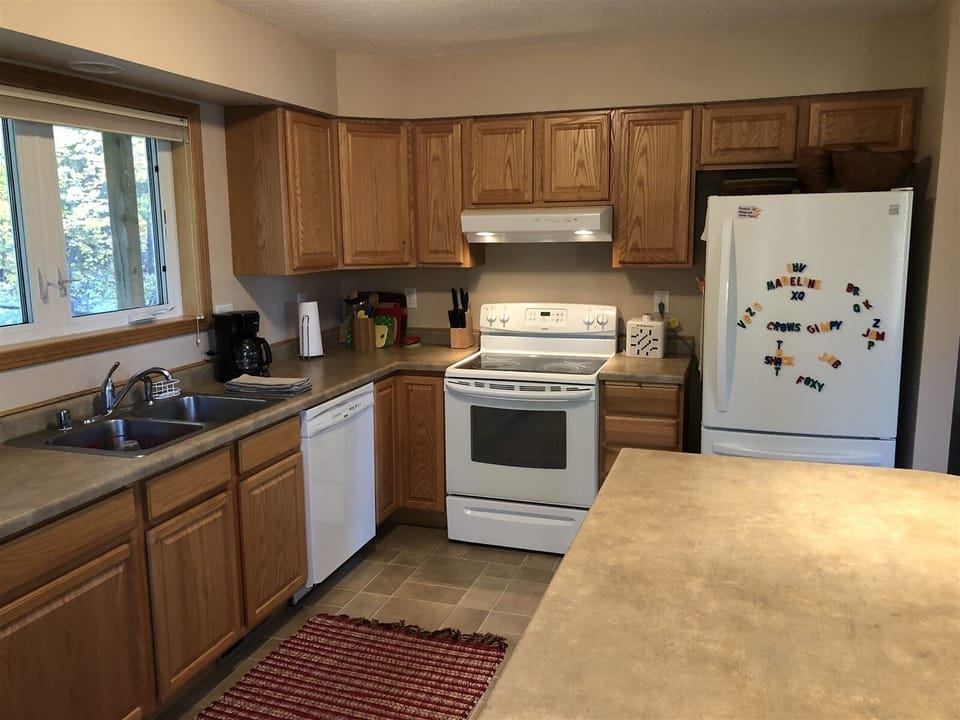 Full Kitchen with Dishwasher