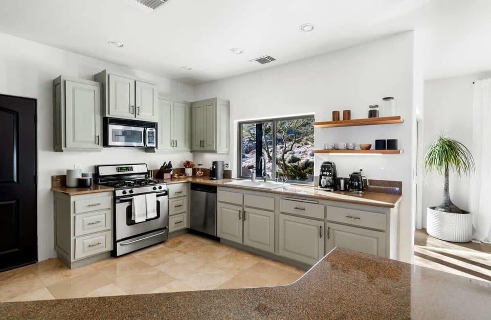 Fully Equipped Modern Kitchen