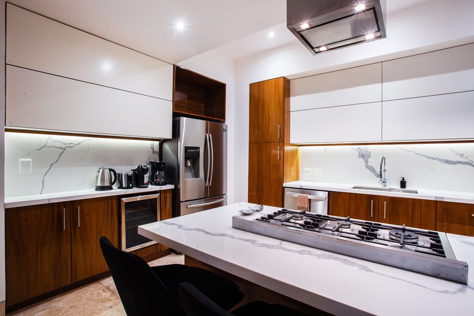 Sleek and newly-renovated kitchen, fully-equipped