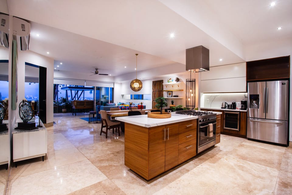 Open layout of the kitchen, dining and living room