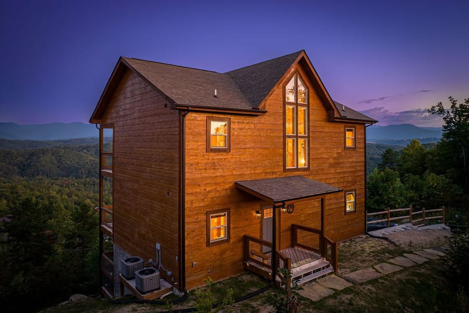 3 bedroom 3.5 bath with a gorgeous view!