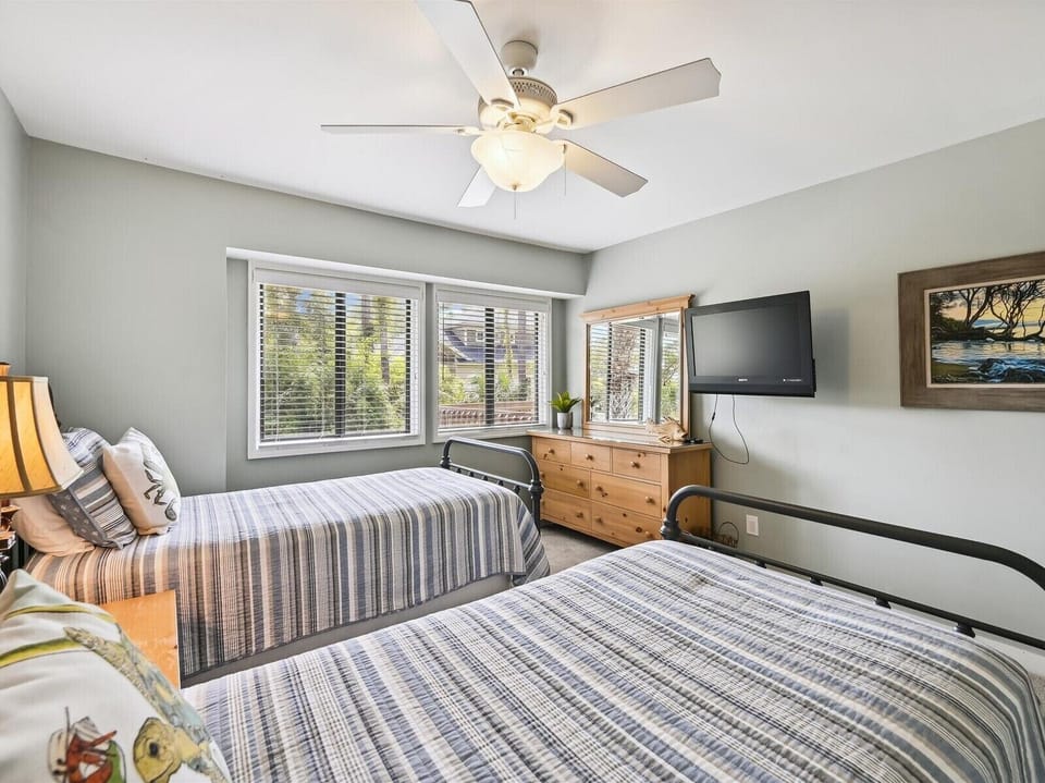 Upstairs Guest Room with Two Twin Beds at 1401 South Beach Villa