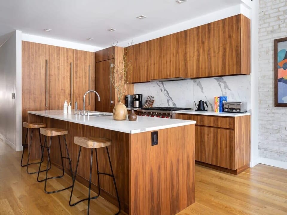 Breakfast bar and kitchen