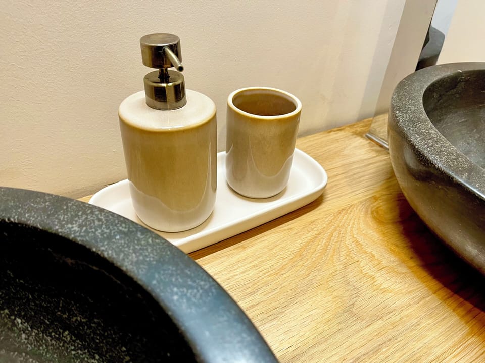 Bathroom amenities