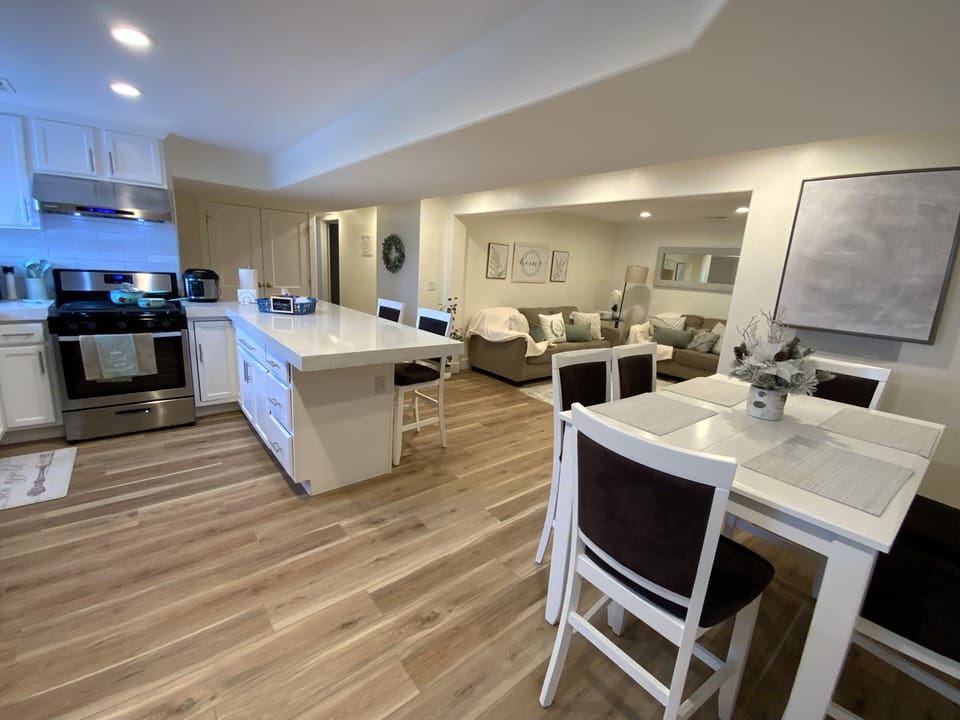 Modern entire suite! 