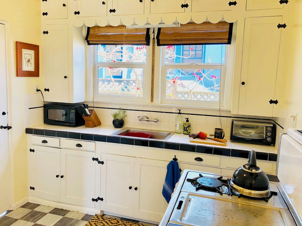 Vintage kItchen with period detail