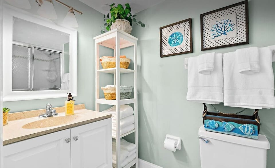 Upstairs full bath that has luxury towels and a walk-in shower. 