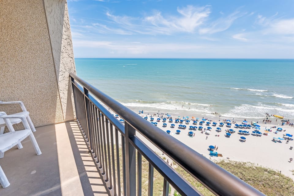 Balcony with Amazing Views of the Ocean🌊☀️
