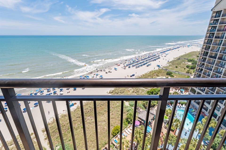 Balcony with Amazing Views of the Ocean🌊☀️