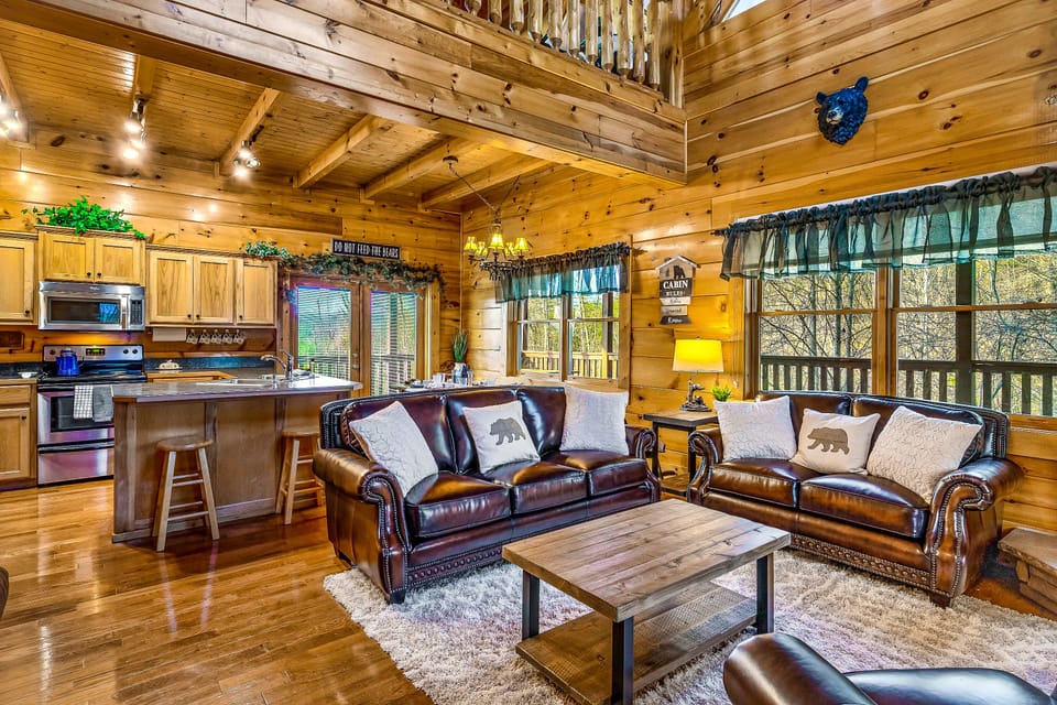 Family Room: Two story vaulted ceilings