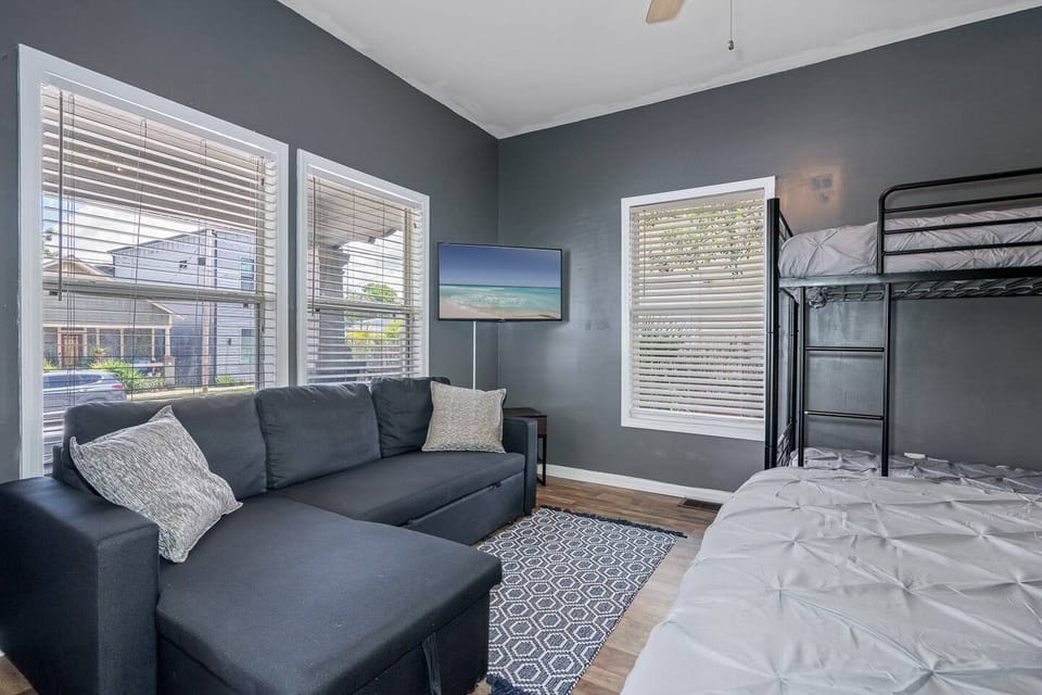 Relax and have a wonderful time with you family or friends in your own room with a queen size bed, bunkbed, smart TV, and a comfortable couch! 