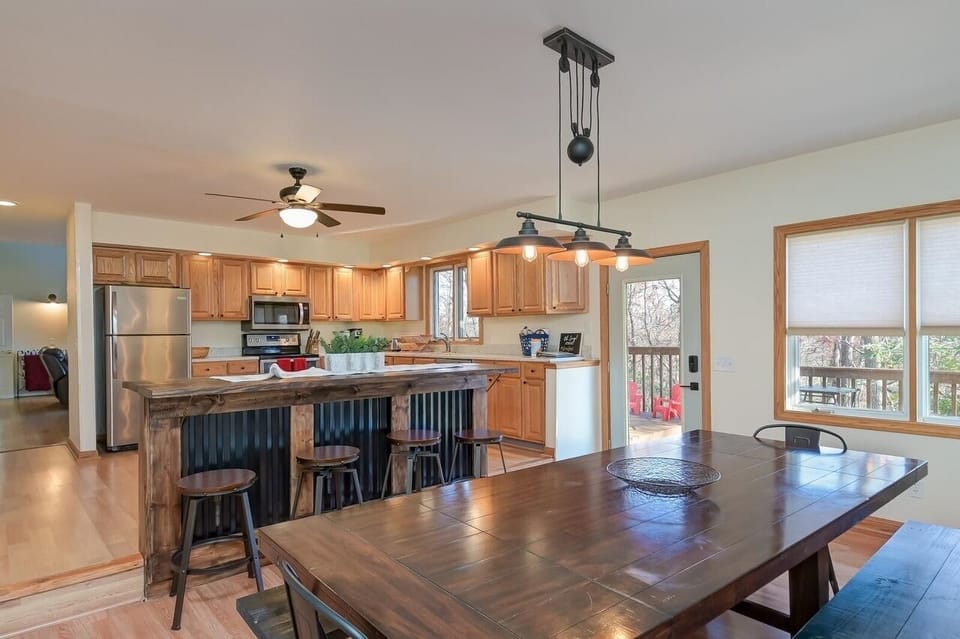 Ample seating so the whole family can sit together