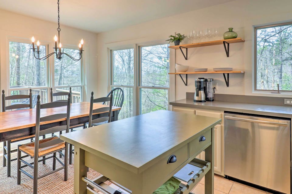 Dining | Dishware & Flatware Provided