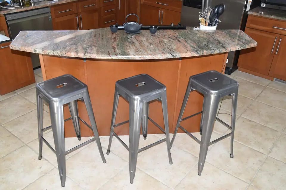 Kitchen Bar Stool Countertop