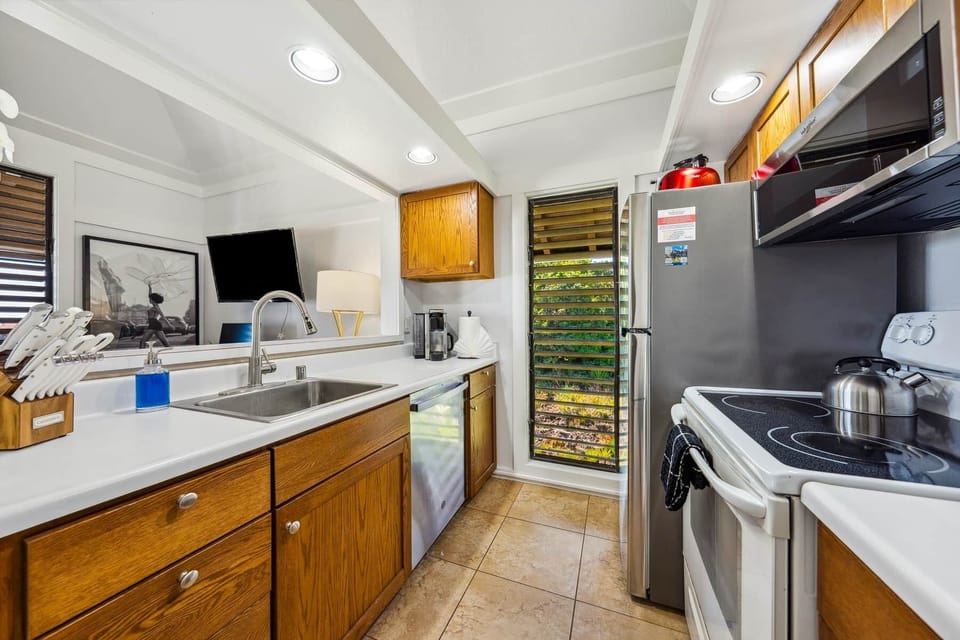 Imagine whipping up your favorite meals in this inviting atmosphere!