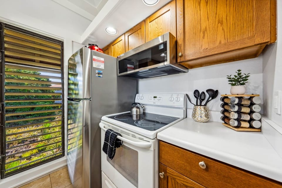 Step into your dream getaway! This stunning space combines modern comfort with breathtaking views.