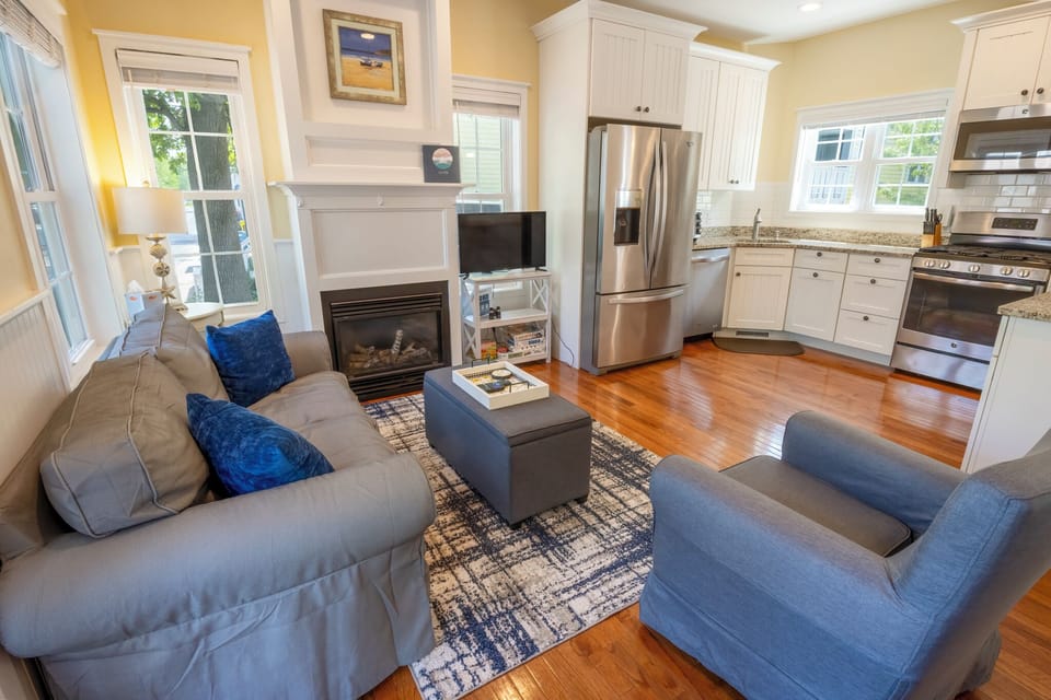 Main Level | Kitchen | Living Room