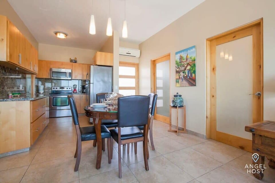 Relaxed dining for 4 in the comfort of home