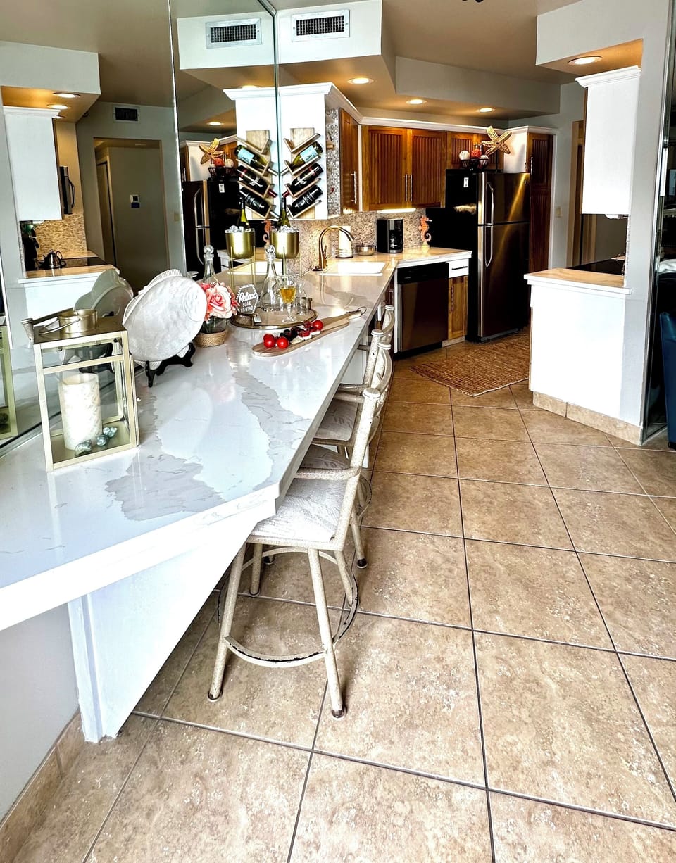 Kitchen with breakfast bar area
