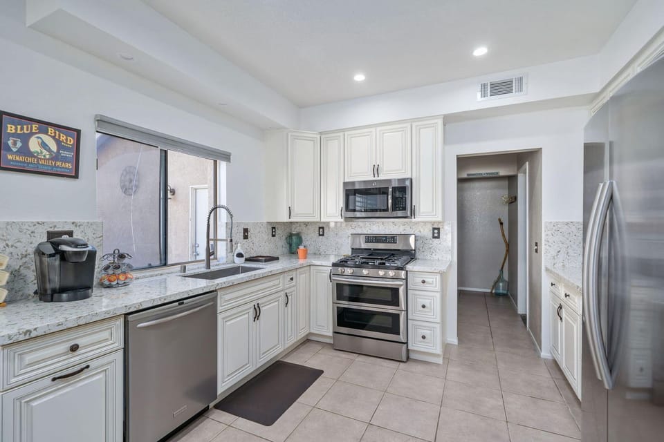 Full kitchen