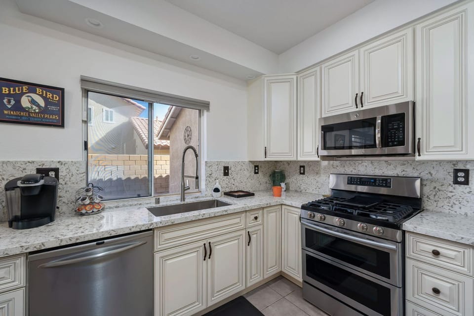 Full kitchen