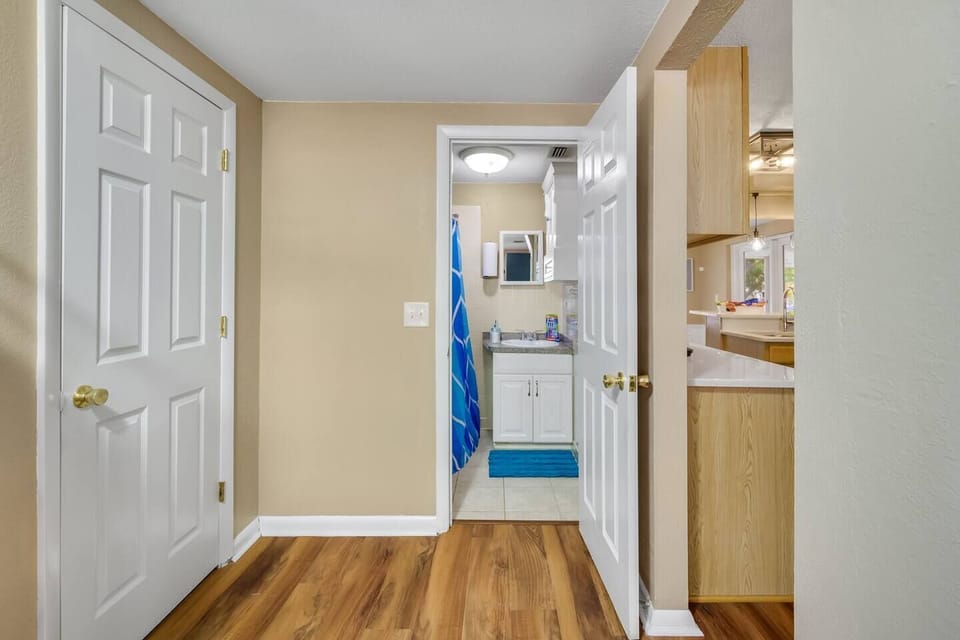 Beautiful bathroom equipped with bathtub, sink, toilet and shower. Enjoy a relaxing bath after a long day of travel from your home to your home away from home. If you think this property if for you, send us an inquiry right away!