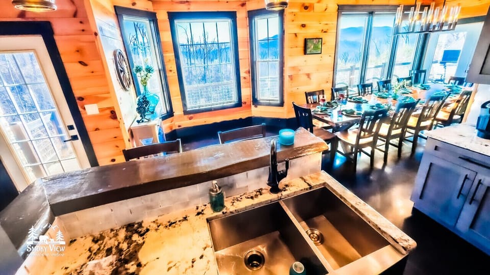 Dining Room: Panoramic views and seating for 16, perfect for unforgettable gatherings!
