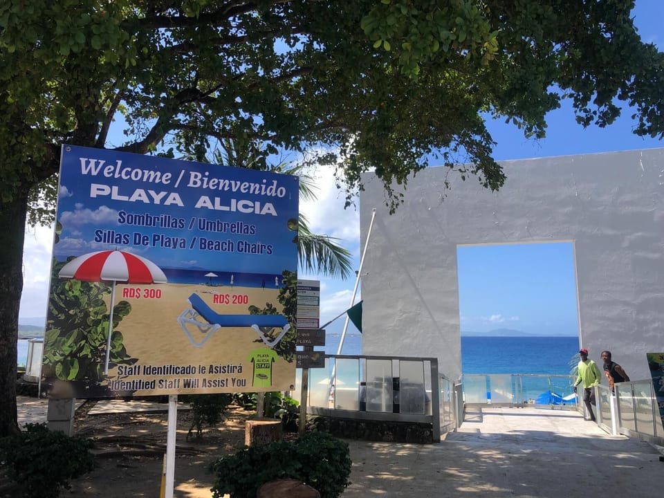 Entrance to Alicia Beach