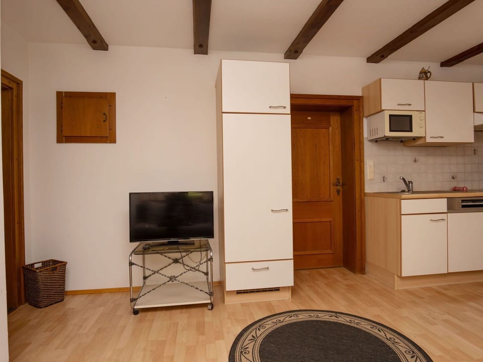 Property, Cabinetry, Sink, Kitchen Sink, Building, Wood, Picture Frame, Countertop, Lighting, Flooring