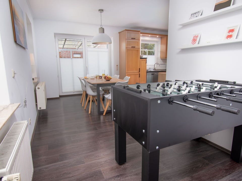 Table, Wood, Picture Frame, Interior Design, Building, Flooring, Floor, Hardwood, House, Chair