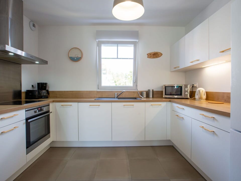 Cabinetry, Countertop, Kitchen Sink, Property, Sink, Furniture, Tap, Kitchen Stove, Window, Wood