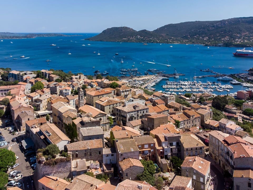 Water, Sky, Building, Blue, Azure, Boat, Coastal And Oceanic Landforms, Watercraft, Urban Design
