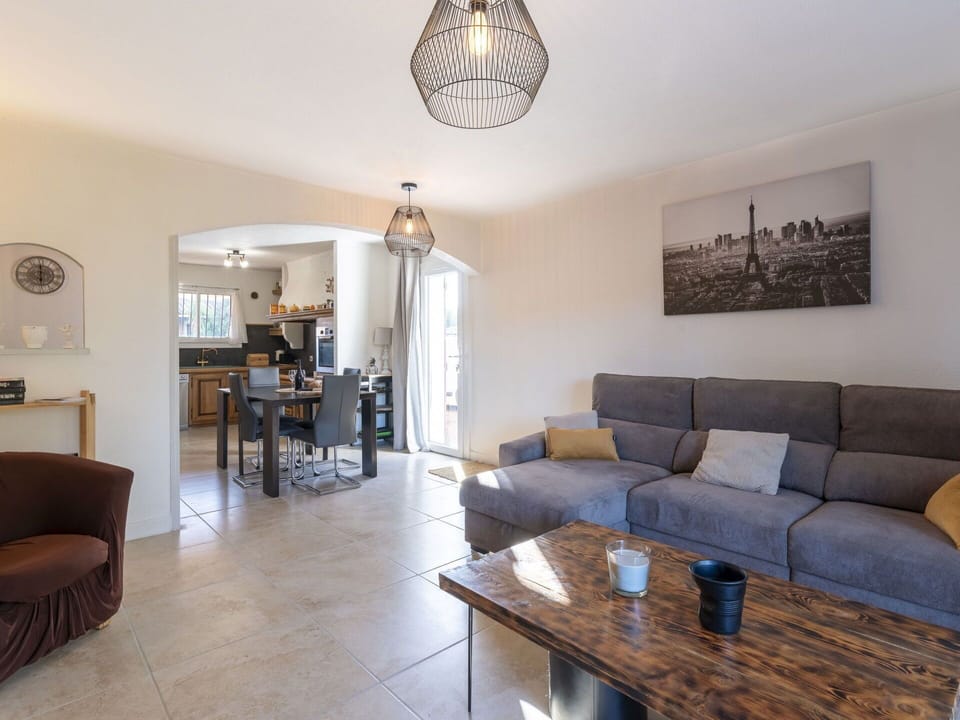 Table, Couch, Furniture, Picture Frame, Wood, Interior Design, Studio Couch, Comfort, Flooring, Living Room
