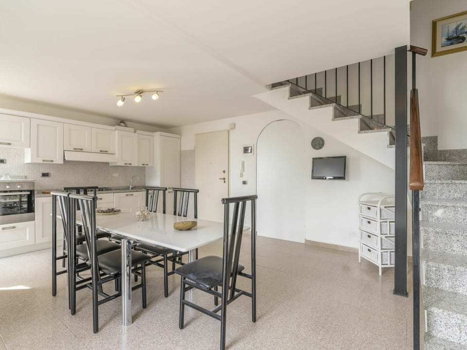 Sky, Mountain, Snow, Cloud, Highland, Slope, Outdoor Recreation, Tree, Freezing, Terrain