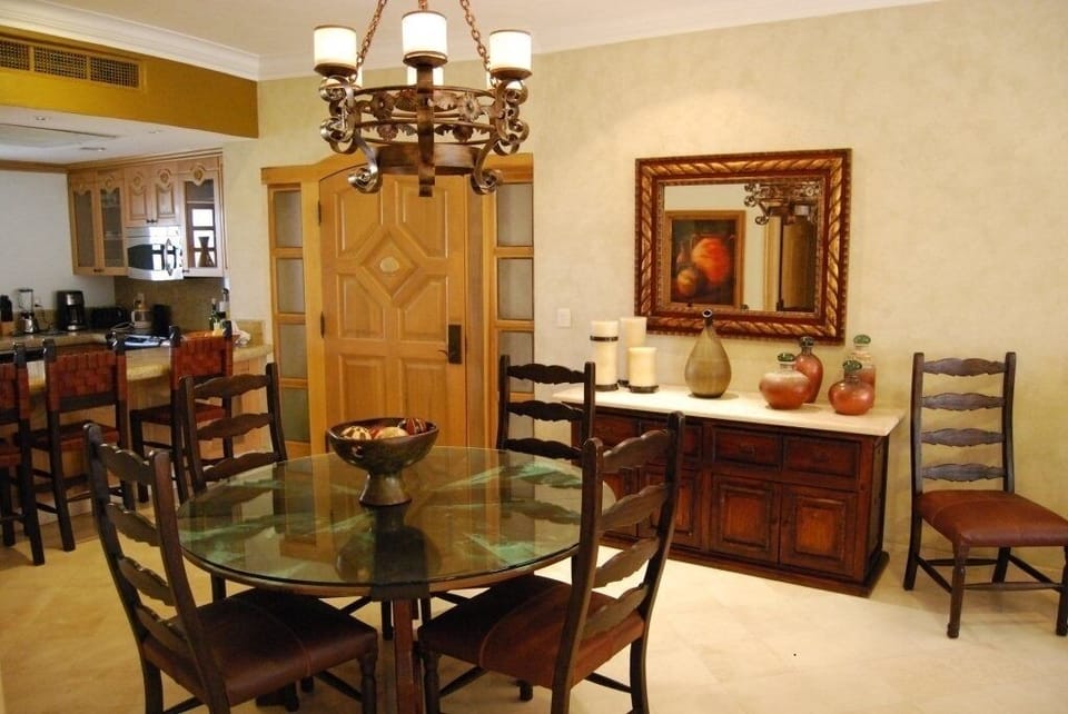 Dining area in between kitchen and living area