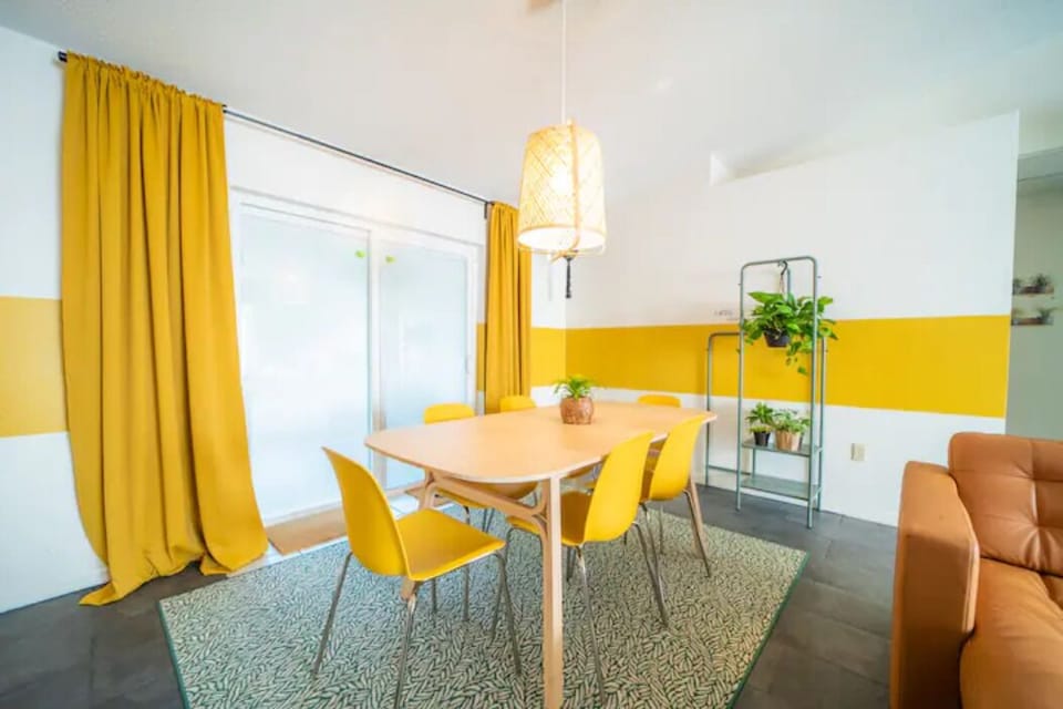 Dining area for 6