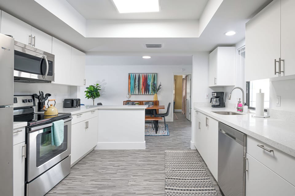 A coastal kitchen with everything you need.