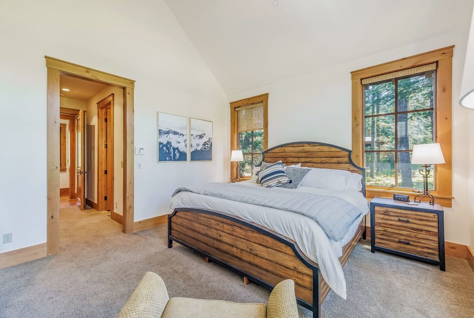 Main Floor : Bedroom 1 with King-Size Bed and Private En-Suite Bath.
