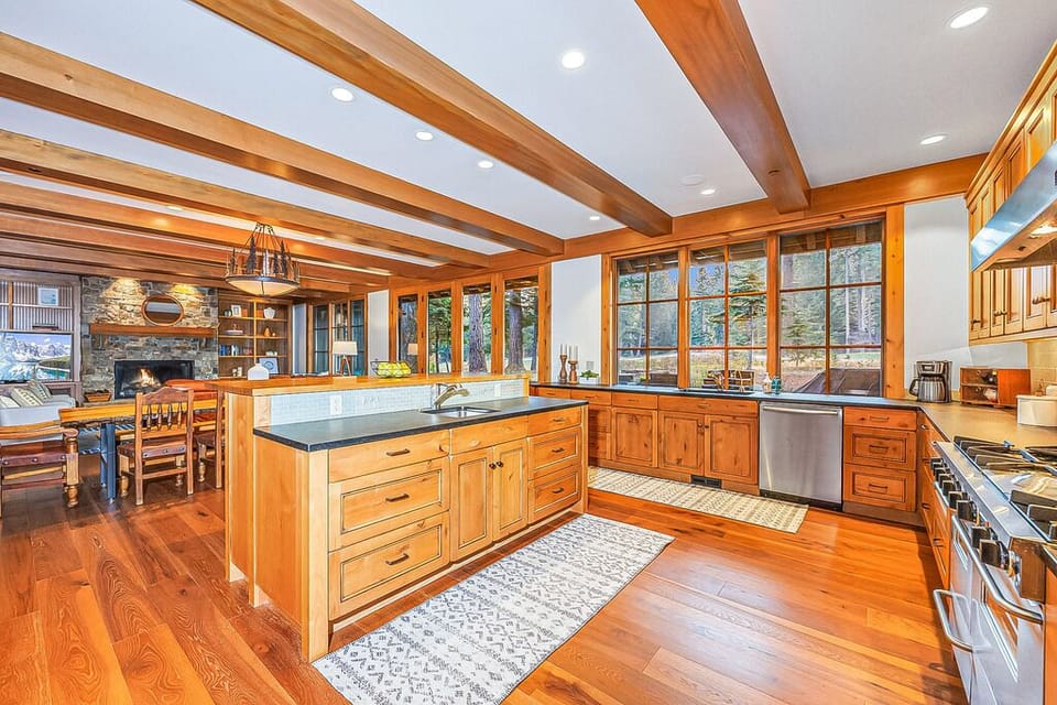 High-end mountain kitchens are equipped with top-of-the-line appliances that offer both style and performance