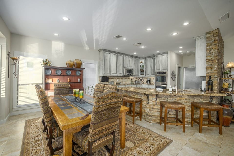 Open kitchen + dining
