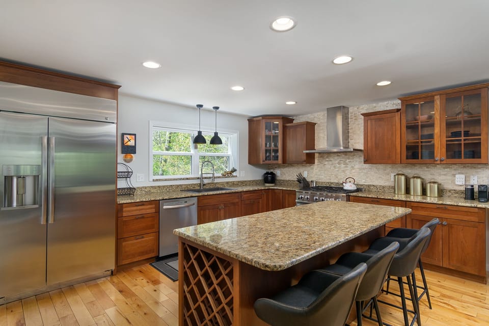 Kitchen complete with bar seating for 4, dishwasher & two types of coffeemakers (Keurig & standard drip).