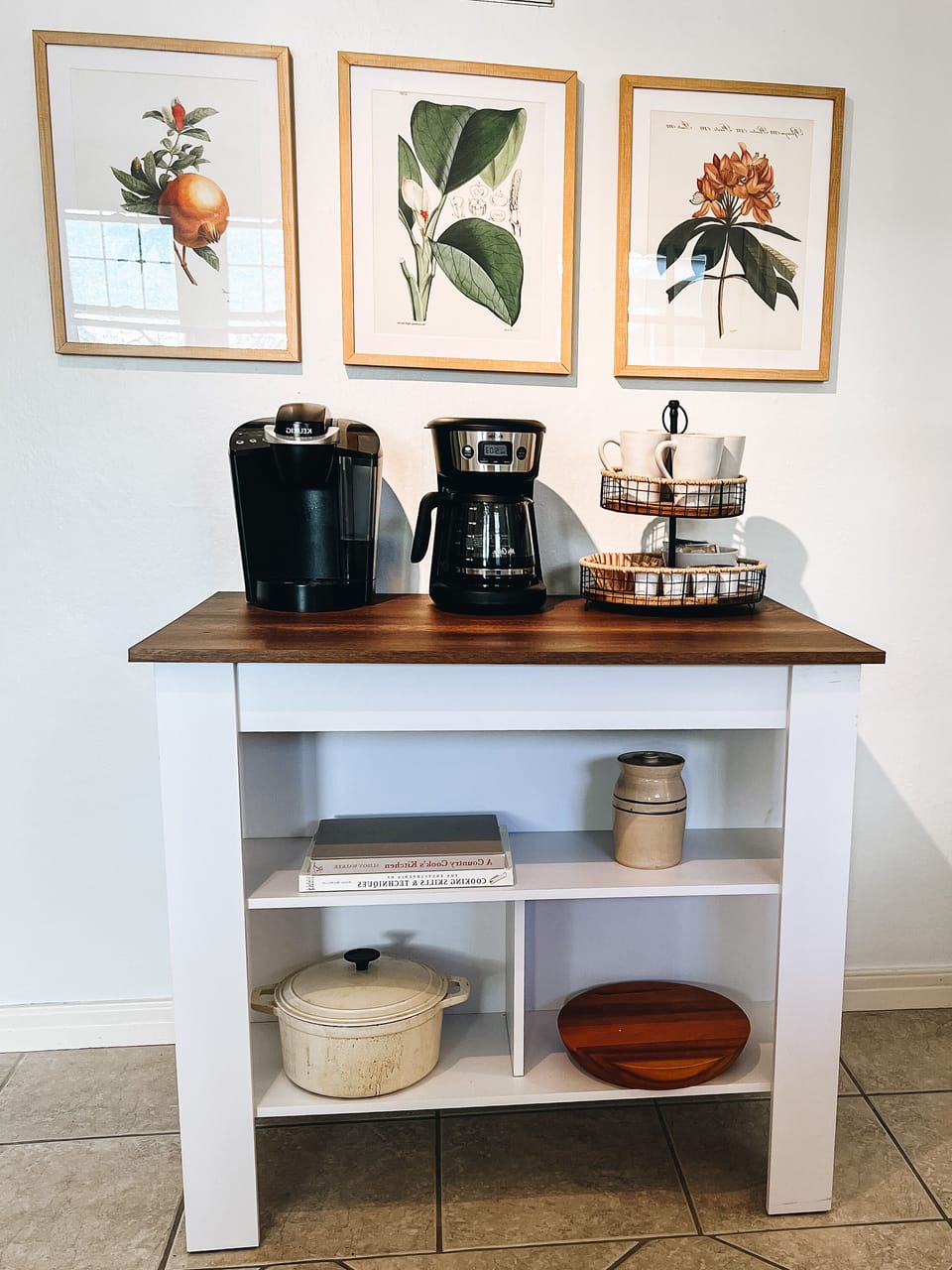 Coffee bar equipped with Keurig Cups 