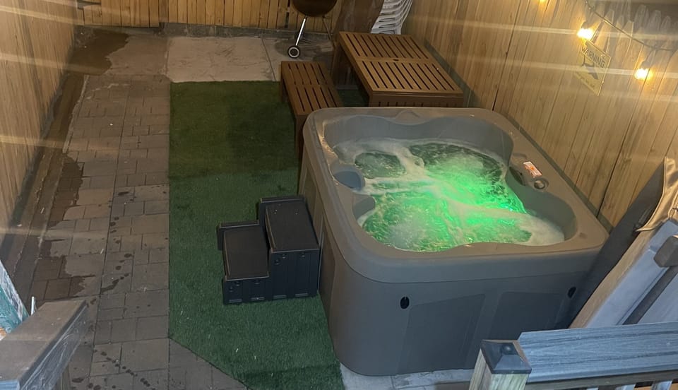 Indoor spa tub