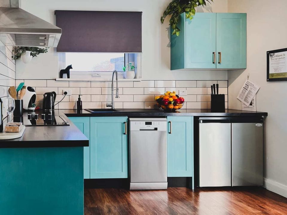 Full kitchen with dishwasher and frigde/freezer