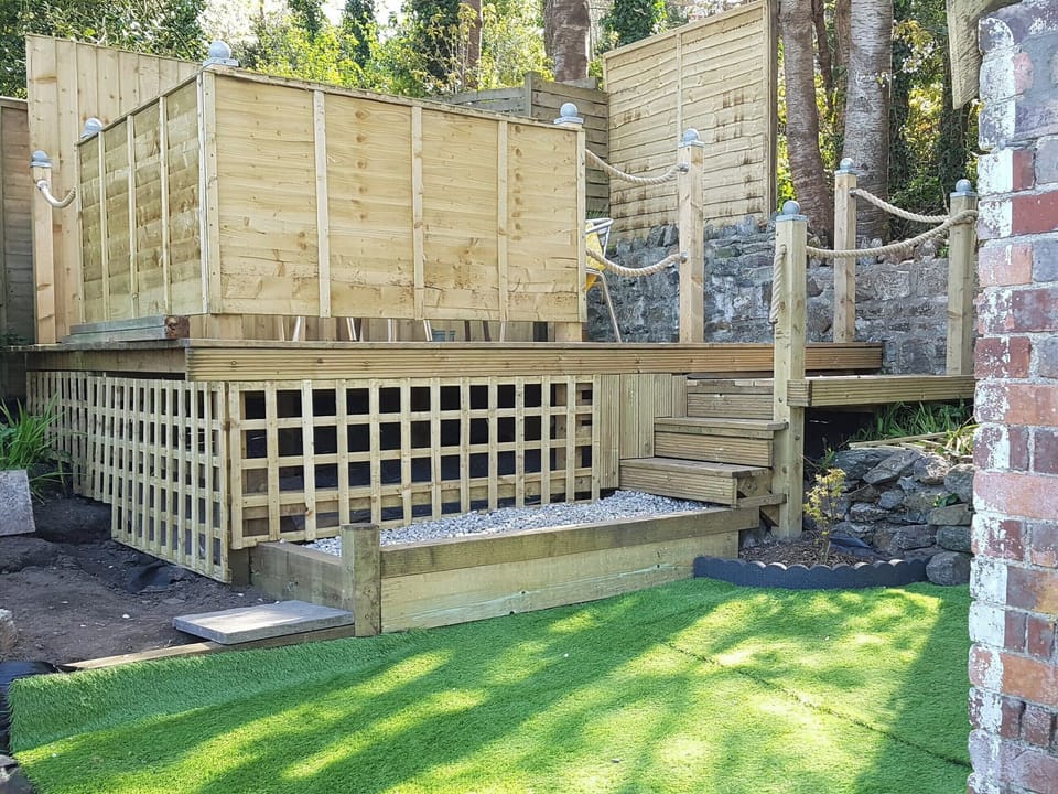 Raised decked area within the garden | 6 Middleway, PAR