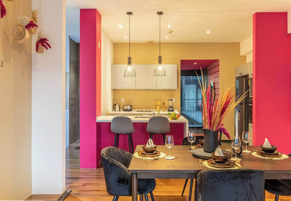 El mobiliario, la decoración y los servicios pueden variar ligeramente.