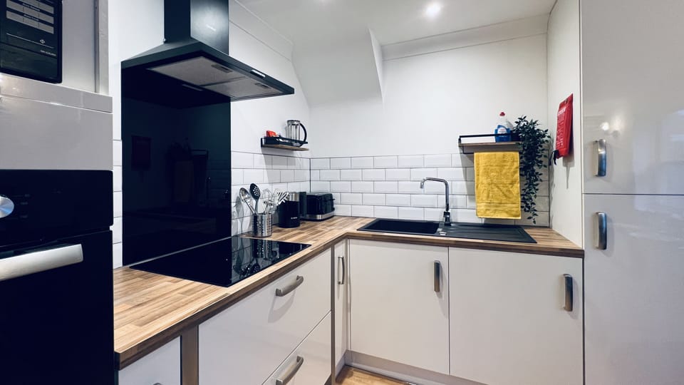 Full kitchen cooking facilities