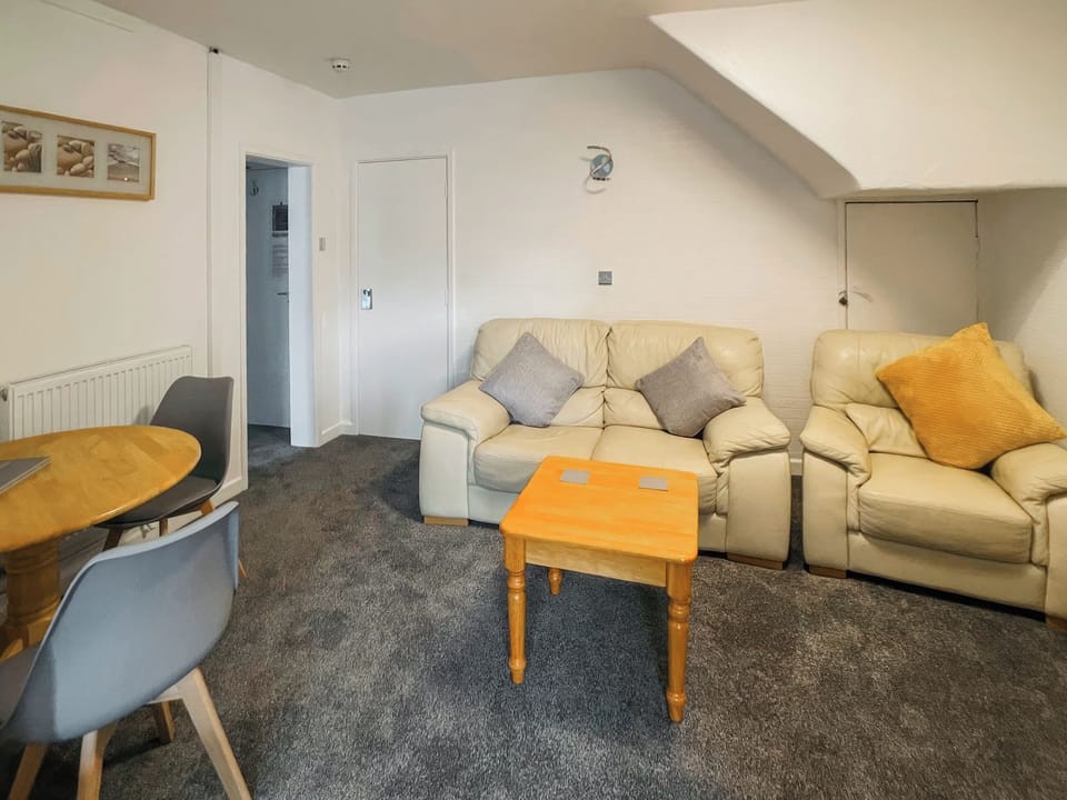 Living room/dining room | Apartment 3 Bedford Holiday Flats - Bedford Holiday Flats, Paignton