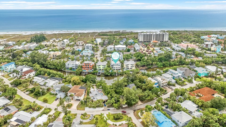 Just a 2-minute stroll from the sugar sands of Siesta Key Beach—this is island living at its best.